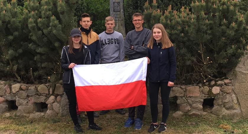 ŚWIĘTO FLAGI - Szkoła Podstawowa w Nowych Łubkach