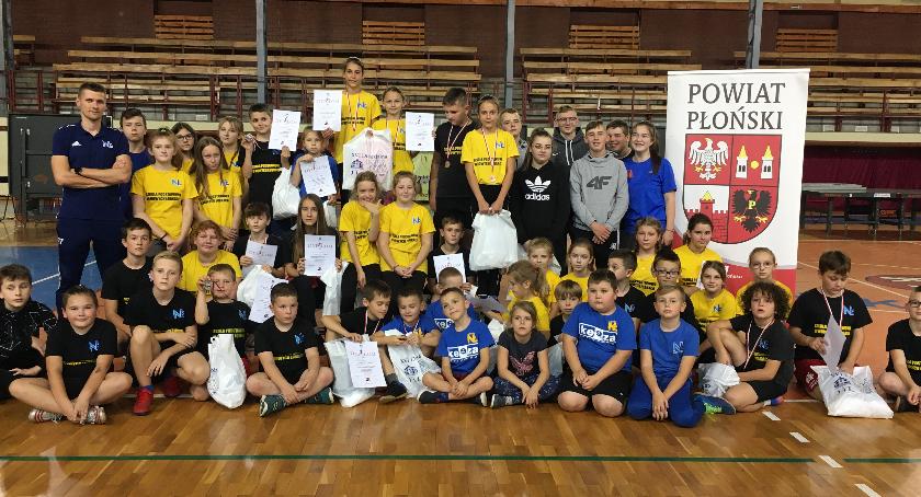  DIECEZJALNY TURNIEJ TENISA STOŁOWEGO W PŁOŃSKU - sukces sportowców z Nowych Łubek
