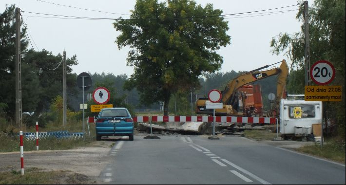 Zamknięty most w Tułowicach