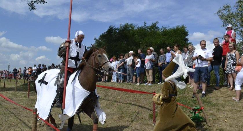  POKAZ RYCERSKI NA PRZYCZÓŁKU W WYCHÓDŹCU