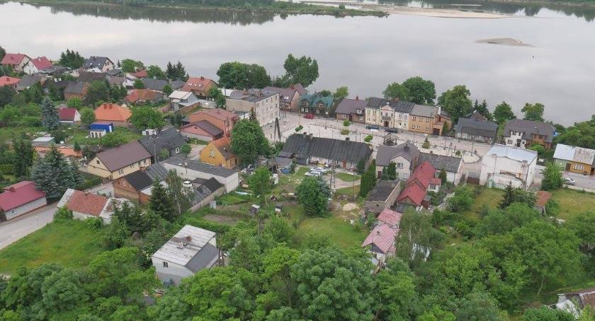 „CZERWIŃSK – NIEGDYŚ MIASTO, DZIŚ WIEŚ   A W PRZYSZŁOŚCI.? WIEŚ  CZY MIASTO ?”