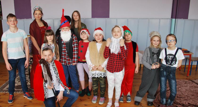 DZIEŃ TEATRU W SP W GRODŹCU (GM. CZERWIŃSK NAD WISŁĄ)