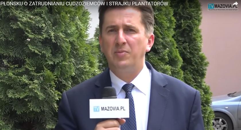 NA RADZIE POWIATU W PŁOŃSKU O ZATRUDNIANIU CUDZOZIEMCÓW I STRAJKU PLANTATORÓW