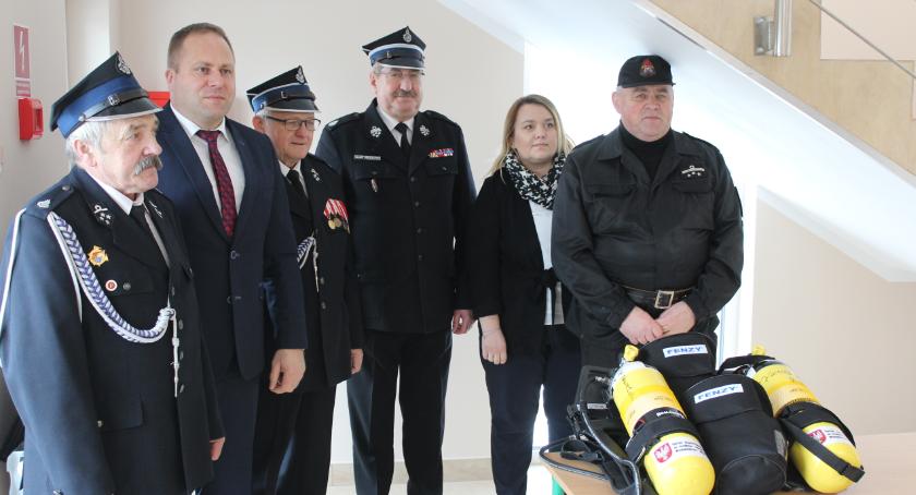 Przekazanie sprzętu specjalistycznego dla jednostek z Gminy Bulkowo