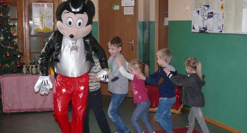 Występ cyrkowy w Szkole Podstawowej w Rębowie