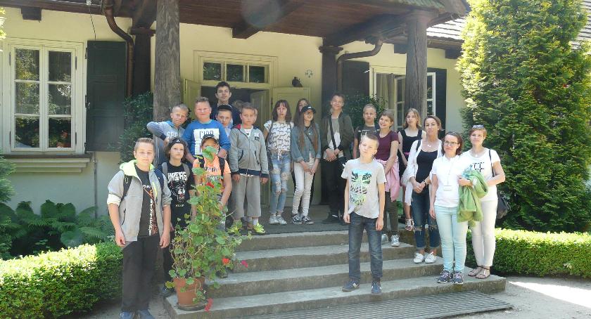 Wycieczka Szkoły Podstawowej w Rębowie do Muzeum Wsi Mazowieckiej w Sierpcu