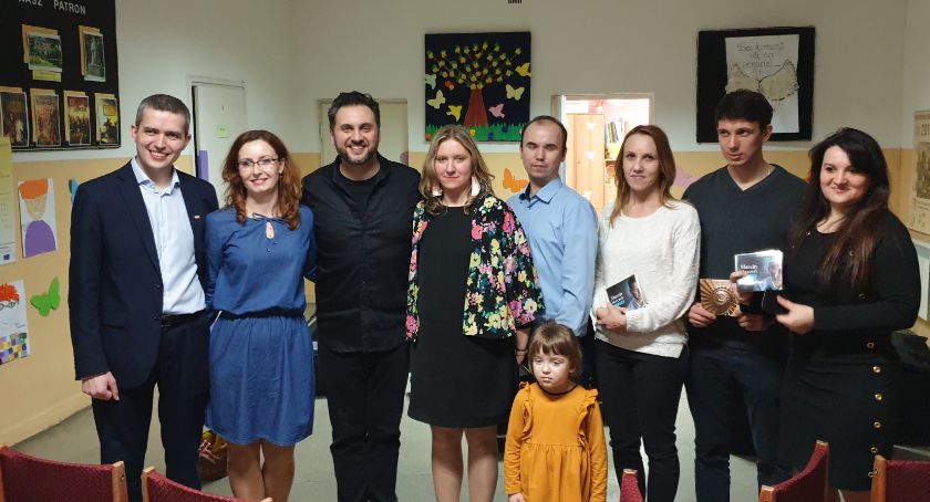 Koncert Marcina Stycznia w Szkole w Nowym Radzikowie