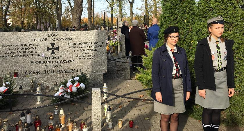 Warty harcerzy z Wyszogrodu przy Grobie Nieznanego Żołnierza