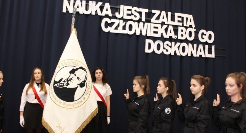 Obchody Święta Patrona Szkoły i ślubowanie klas pierwszych w ZS im. Jana Śniadeckiego w Wyszogrodzie
