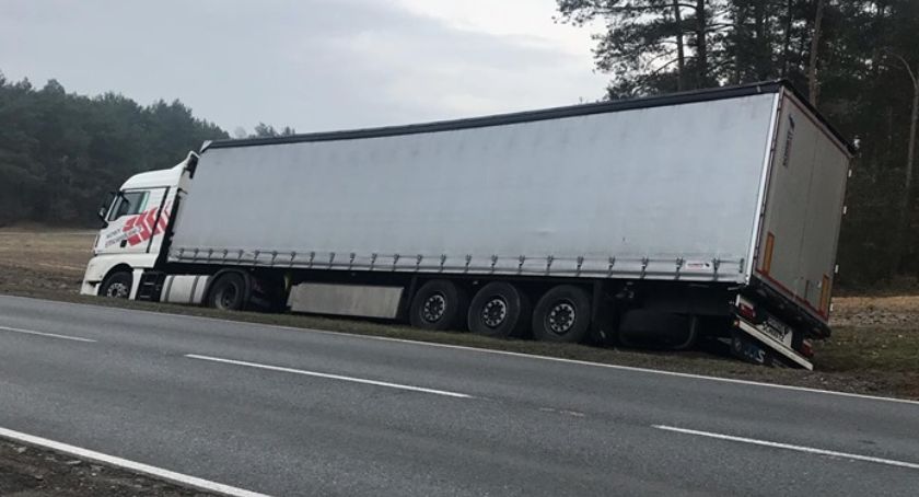 Droga DK 50 zablokowana, okolice Młodzieszynka - 02.12.2019 godz 12