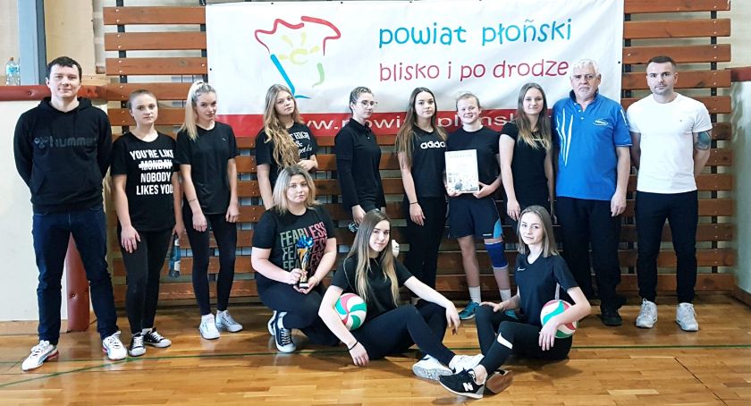 Siatkarki z ZS Czerwińsk w powiatowym turnieju 