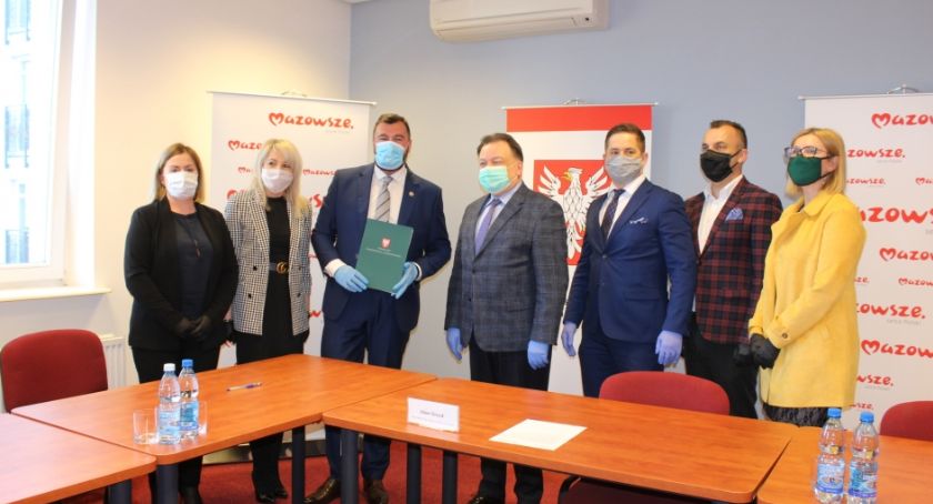 Podpisanie umowy na odbudowę zniszczonego po pożarze DPS w Nowym Miszewie.