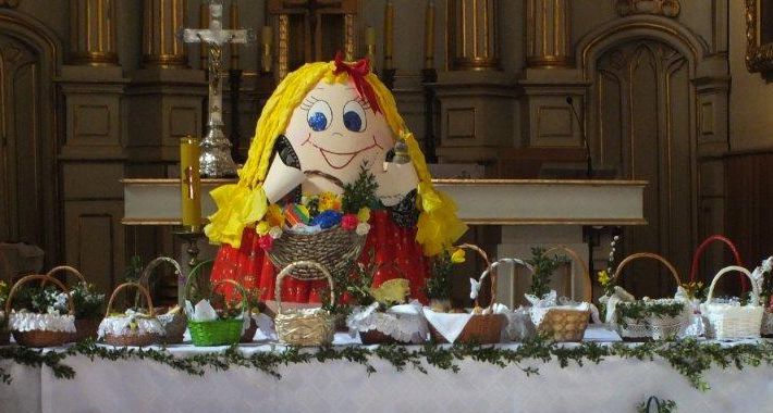 Święcenie pokarmów w kościele p.w. Św. Trójcy w Wyszogrodzie