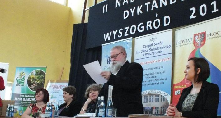  II Nadwiślańskie Dyktando z prof Bralczykiem w Zespole Szkół im. Jana Śniadeckiego