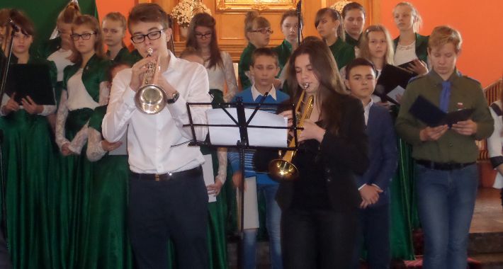By uczcić Święto Niepodległości - gimnazjum Mała Wieś