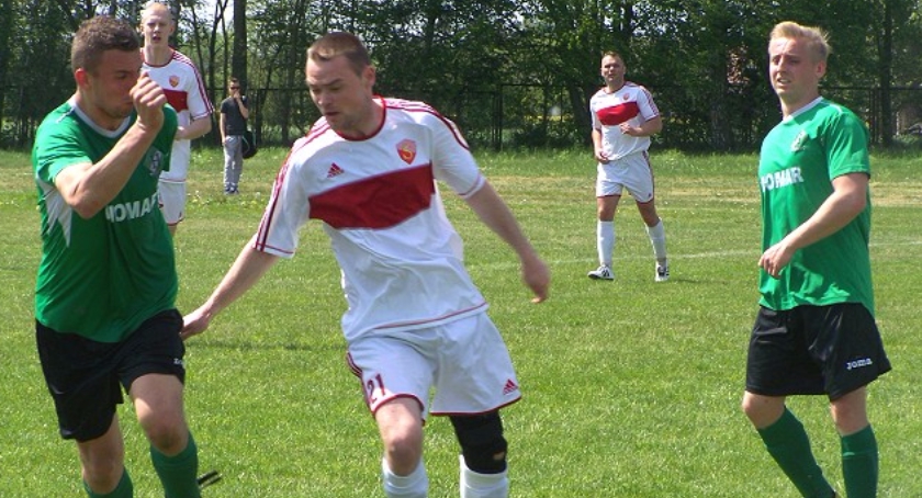 Klasa A - 8 maja 2016 - godz. 11:00  HURAGAN - STEGNY WYSZOGRÓD 0:4 (0:2)