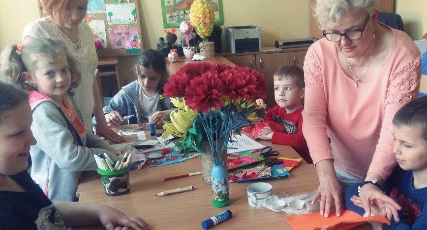 Zajęcia plastyczne - Dzień Matki ciąg dalszy.