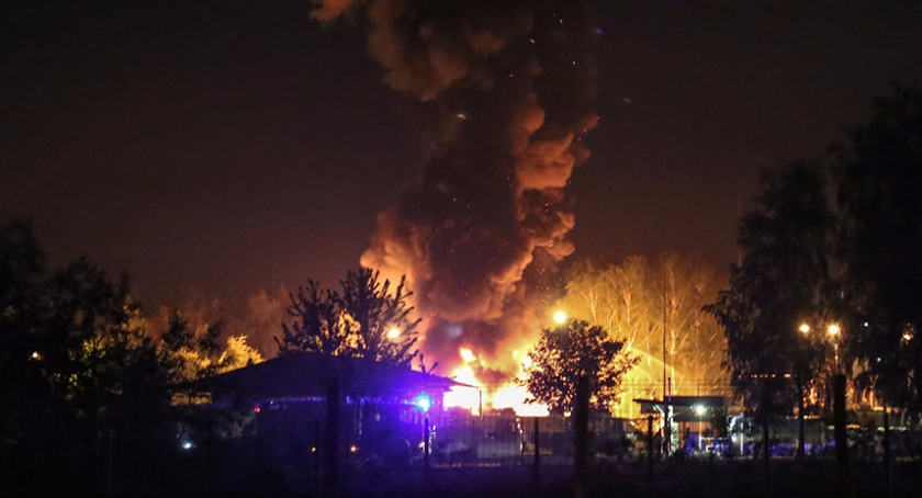 19 zastępów strażackich walczyło z pożarem.