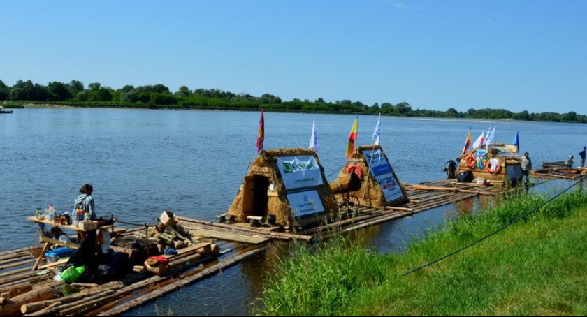  Czerwińsk nad Wisłą - ugościł flisaków.