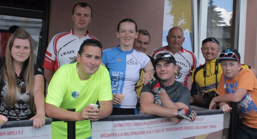 Pasjonaci rowerowego sportu.