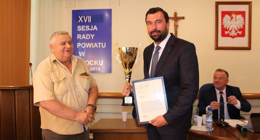 Nowe drogi, emisja obligacji, odznaczenia – XVII sesja za nami.Starostwo Powiatowe w Płocku