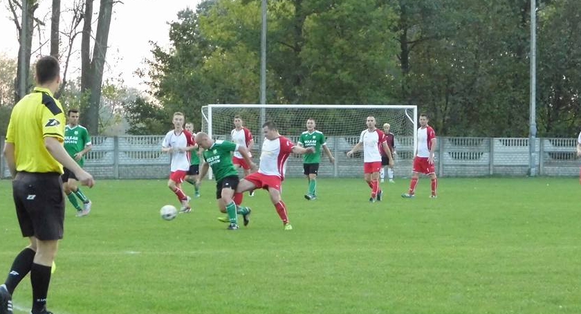 UKS Tajfun Brochów - FC Guzovia - 0-2.
