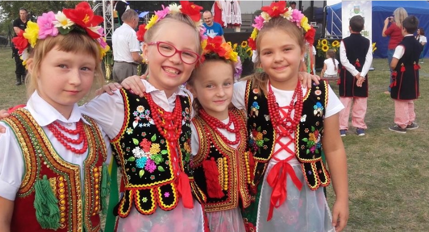 Małe Rogozino zatańczyło podczas 100-lecia Ochotniczej Straży pożarnej w Woźnikach