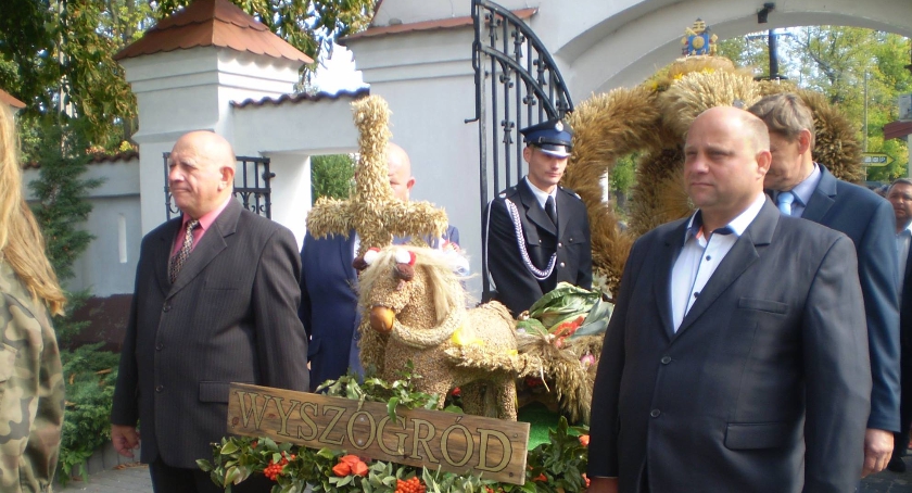 Wieniec Koła Gospodyń Wiejskich z  Rębowa  reprezentował Gminę Wyszogród na Dożynkach Powiatowych. 