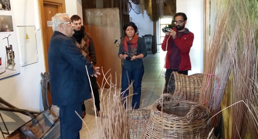 Fotograficy z Indii , kręcili film dokumentalny w Muzeum Wisły Środkowej i Ziemi Wyszogrodzkie.