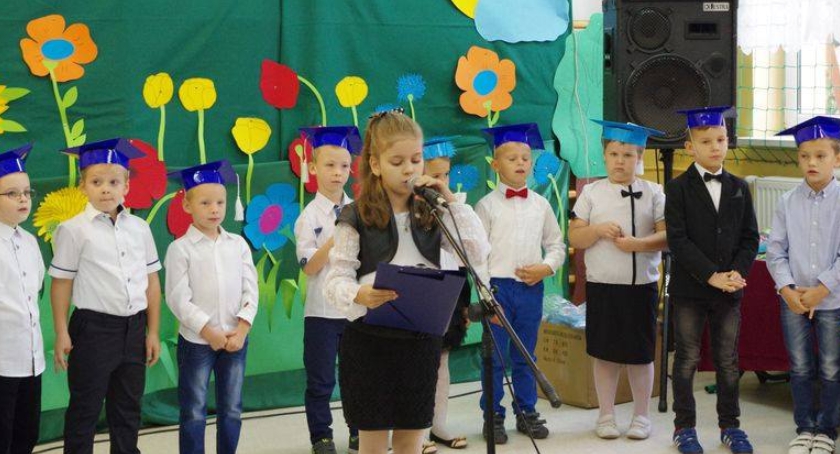 ŚLUBOWANIEM PIERWSZOKLASISTÓW W ROGOZINIE.