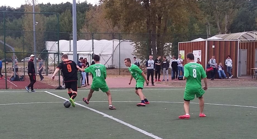 Sezon powiatowych zawodów sportowych.