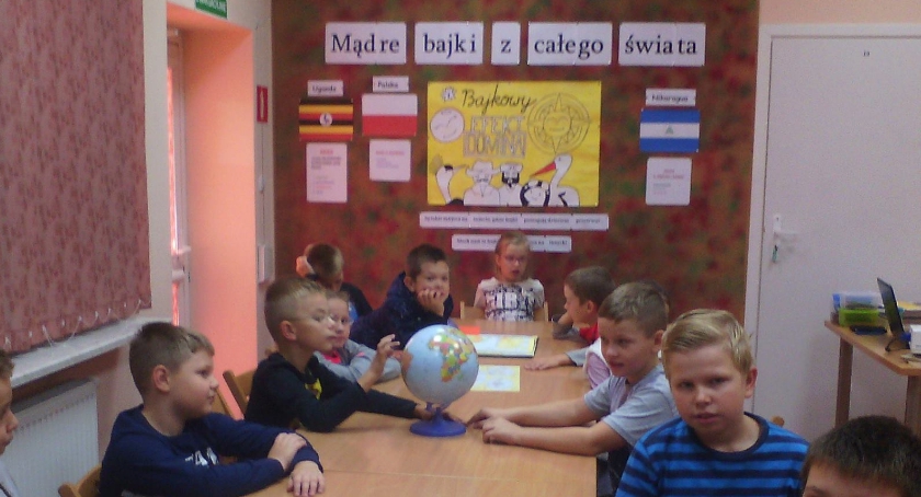  Cykl spotkań „Mądre bajki z całego świata” — w Gminna Biblioteka Publiczna w Bulkowie.