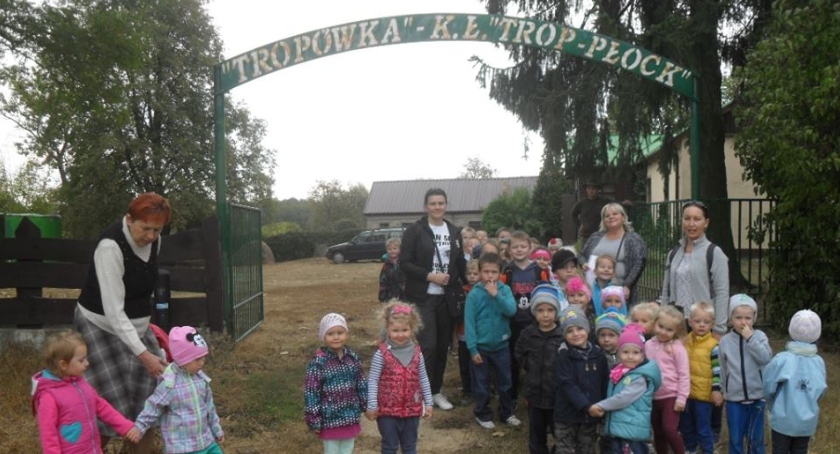 Przedszkolaki w leśniczówce .