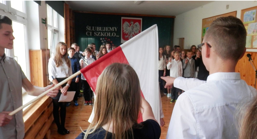  Gimnazjum w Bulkowie uczniowie klas pierwszych złożyli uroczyste ślubowanie 