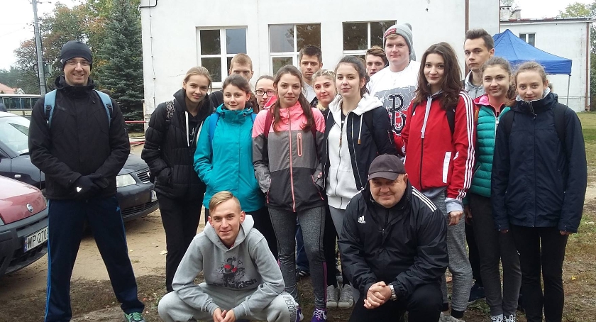  Międzypowiatowe Sztafetowe Biegi Przełajowe w Podgórzu .