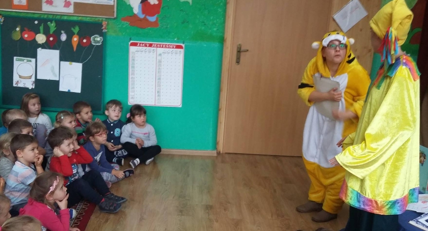Występy teatrzyku Moralitet ,, Wielkie hece w bibliotece