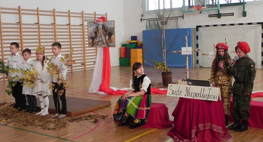  Święto Niepodległości — w Szkole  Podstawowej im. płk Ludwika Głowackiego w Janowie.