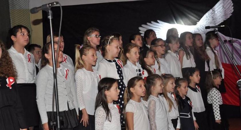 „Z pieśnią do wolnej Ojczyzny” w Publicznym Gimnazjum w Nowym Miszewie 