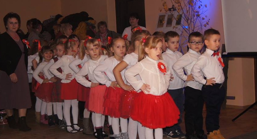  IX Biesiada Patriotyczna w wykonaniu 5-latków z Małej Wsi.