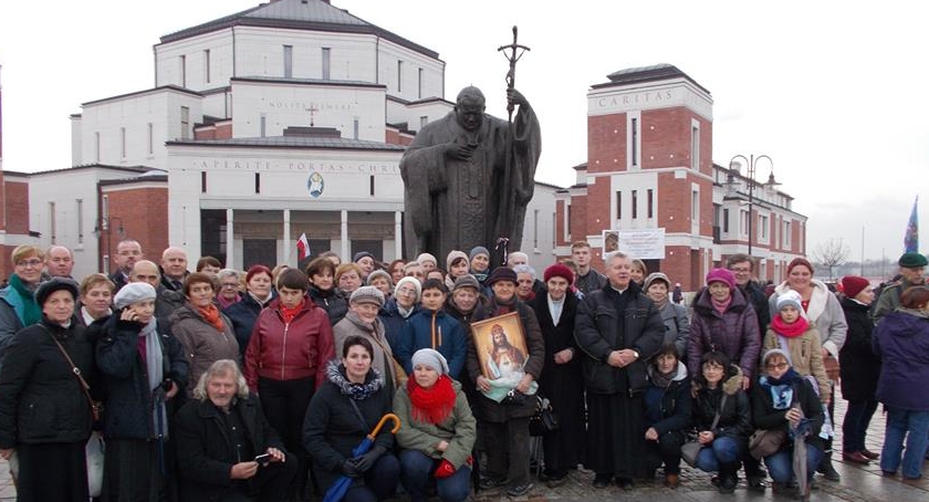  Parafianie z Czerwińska  na uroczystość    Jubileuszowego Aktu Przyjęcia Jezusa Chrystusa za  króla