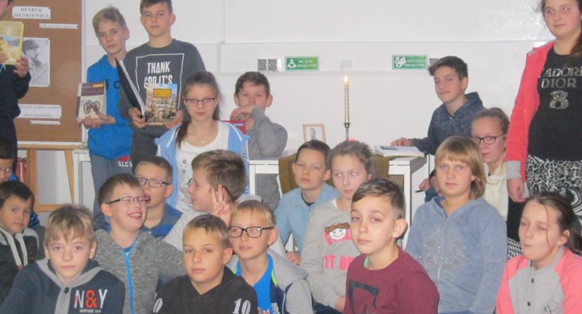 OBCHODY 100 ROCZNICY ŚMIERCI HENRYKA SIENKIEWICZA w  Filii Bibliotecznej w Nowych Łubkach .