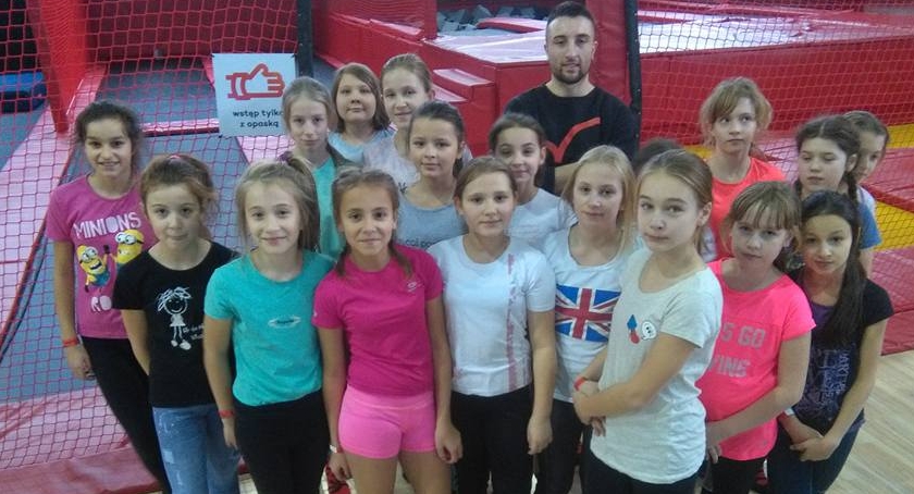 Lekcja wf w Parku Trampolin .