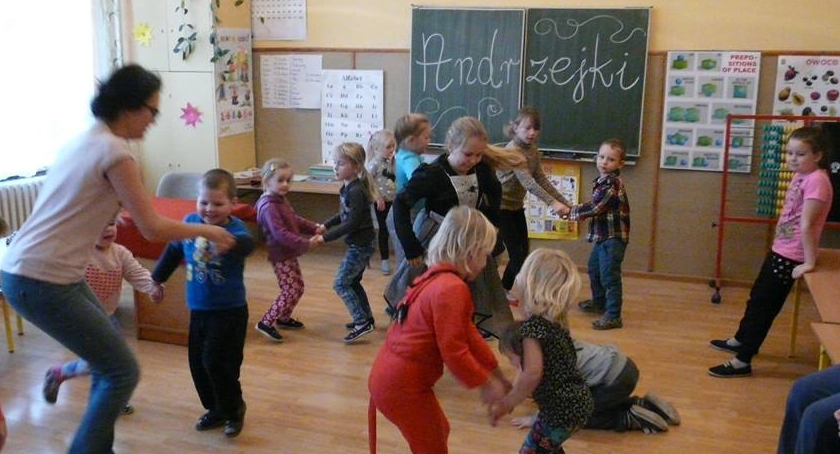 Wieczór Andrzejkowy w Szkole Podstawowej w Rębowie. 