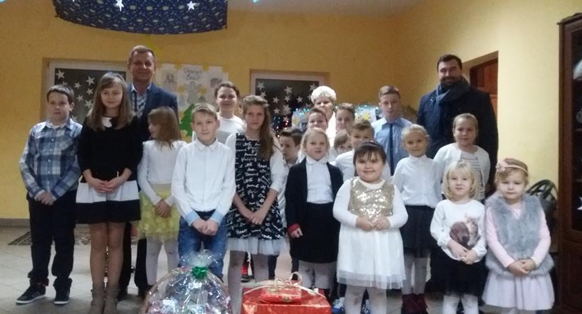 Spotkanie przedświąteczne z dziećmi oraz ich rodzicami w Świetlicy Środowiskowej w Grodkowie.
