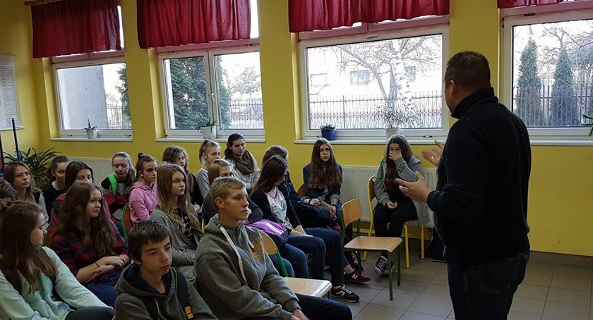  MASZ WYBÓR – DOPALACZE pogadanka w Gimnazjum w Małej Wsi.