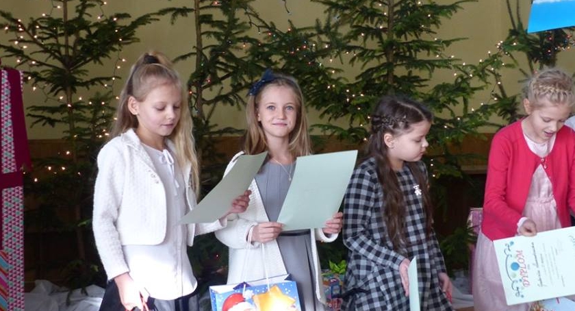 Międzyszkolny Festiwal Kolęd i Pastorałek w Nowym Kanigowie.
