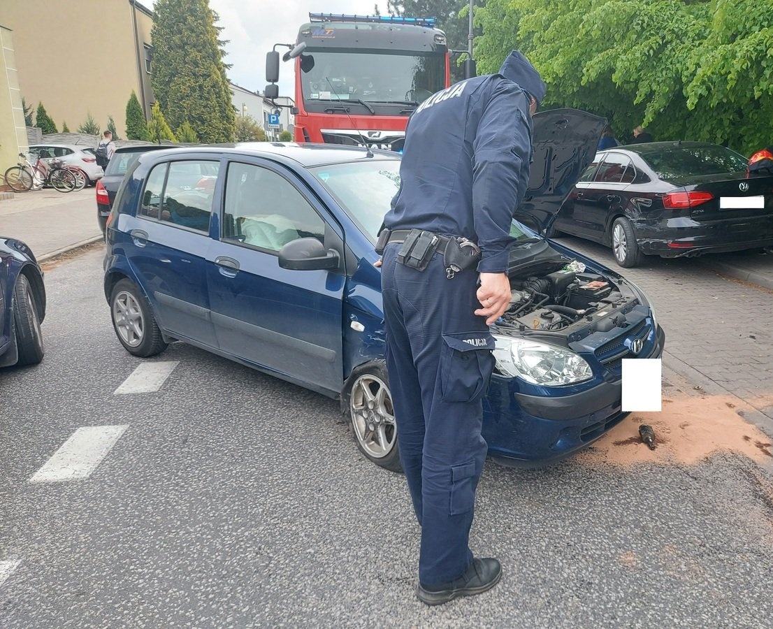 DWAJ PIJANI ZA KIEROWNICĄ. JEDEN ZNISZCZYŁ CZTERY SAMOCHODY, DRUGI SPOWODOWAŁ WYPADEK