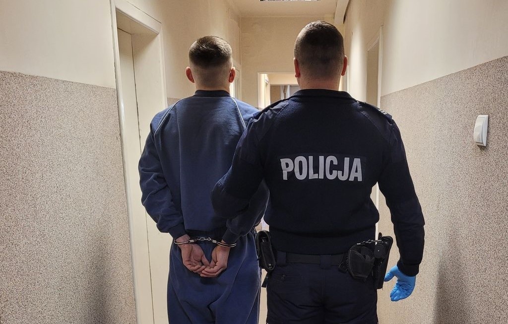ZAATAKOWAŁ OCHRONIARZA, NOC SPĘDZIŁ W ARESZCIE