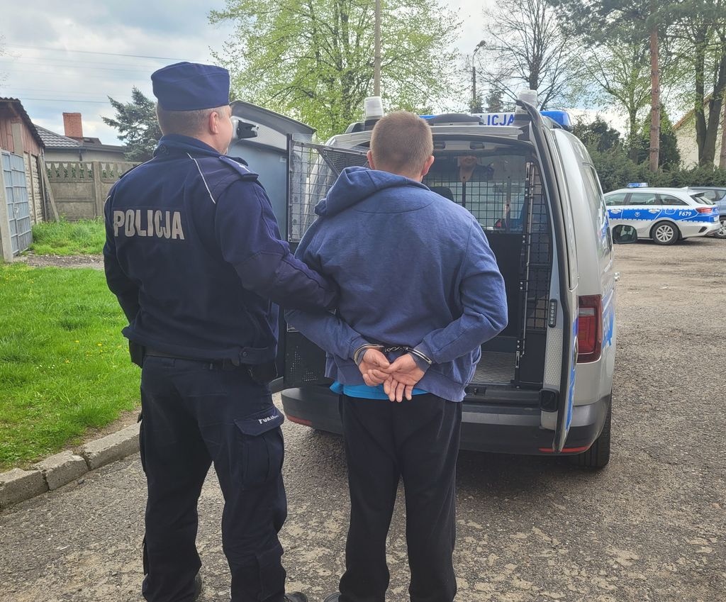 DRUGI RAZ WŁAMAŁ SIĘ DO TEGO SAMEGO MONOPOLOWEGO