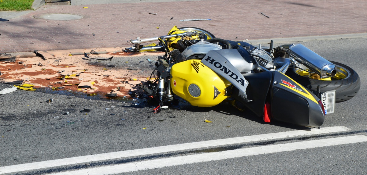 MOTOCYKLISTA ZMARŁ W SZPITALU. ŚMIERTELNY WYPADEK W WIELUNIU